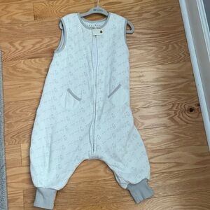 Tealbee wearable blanket. Size 12 months to 2T